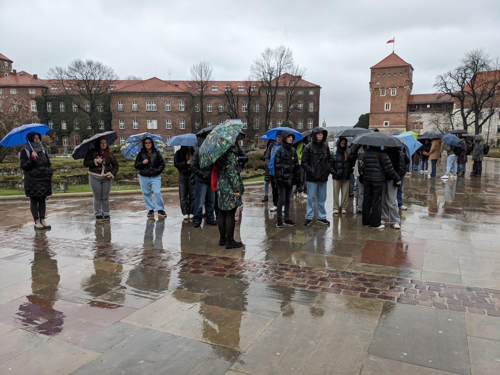 Zdjęcie w galerii na portalu naszraciborz.pl: Wizyta uczniów z Gymnasium Roth w Raciborzu w świątecznej, wielkanocnej atmosferze wiadomości z regionu