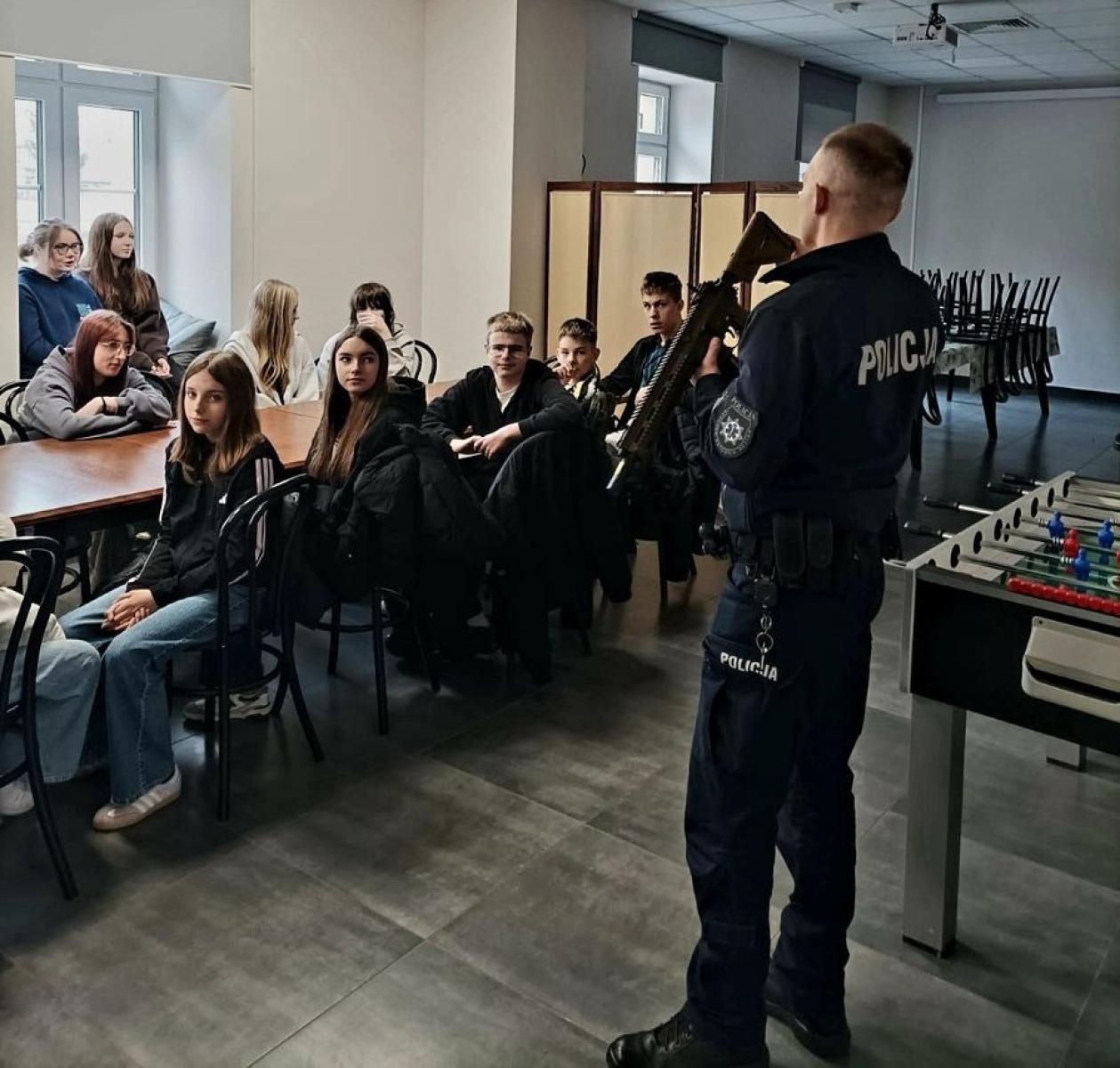 Zdjęcie w galerii na portalu naszraciborz.pl: Nauka strzelania i zasad bezpieczeństwa dla młodzieży wiadomości z regionu