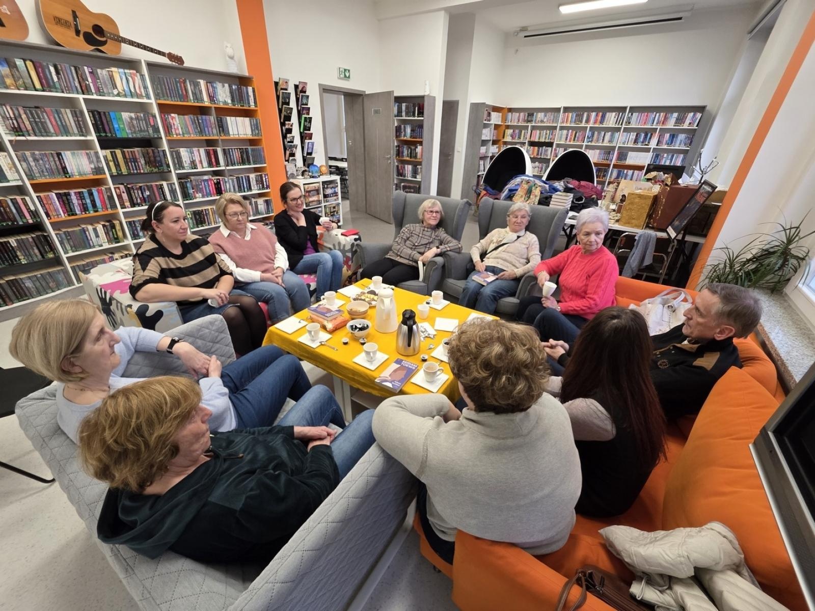 Zdjęcie w galerii na portalu naszraciborz.pl: Na wiosnę… wybierz biblioteczne kluby! wiadomości z regionu