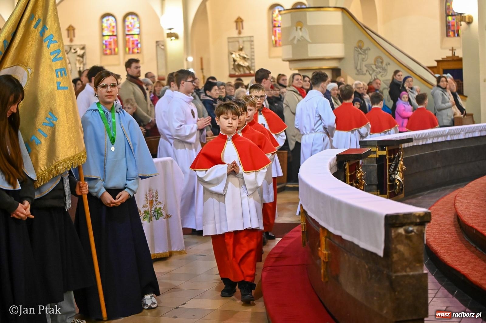 Zdjęcie w galerii na portalu naszraciborz.pl: Wielki Czwartek w kościele NSPJ – początek Triduum Paschalnego [FOTO] wiadomości z regionu