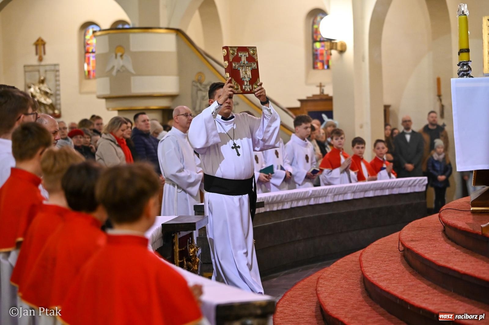 Zdjęcie w galerii na portalu naszraciborz.pl: Wielki Czwartek w kościele NSPJ – początek Triduum Paschalnego [FOTO] wiadomości z regionu