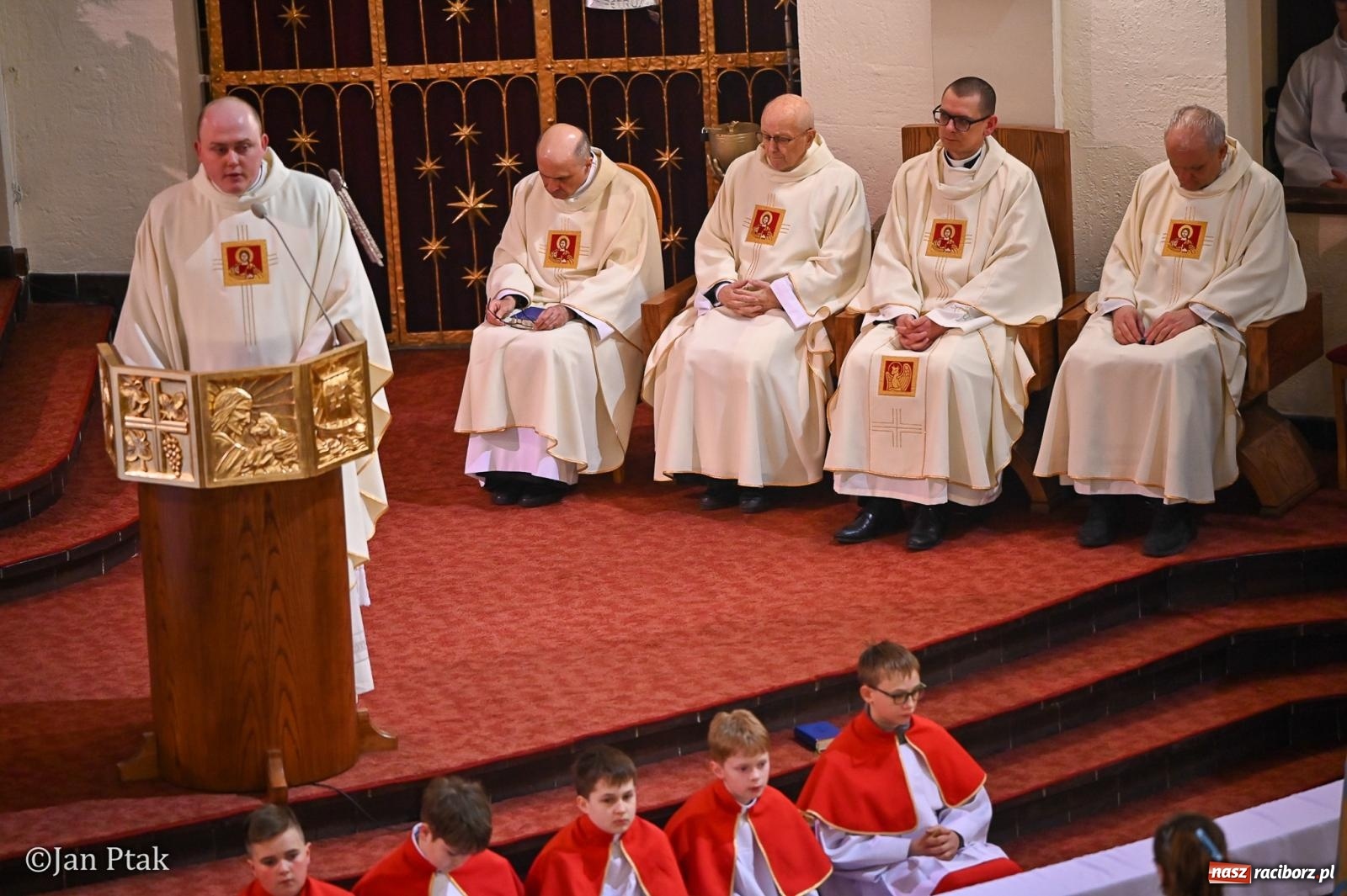 Zdjęcie w galerii na portalu naszraciborz.pl: Wielki Czwartek w kościele NSPJ – początek Triduum Paschalnego [FOTO] wiadomości z regionu