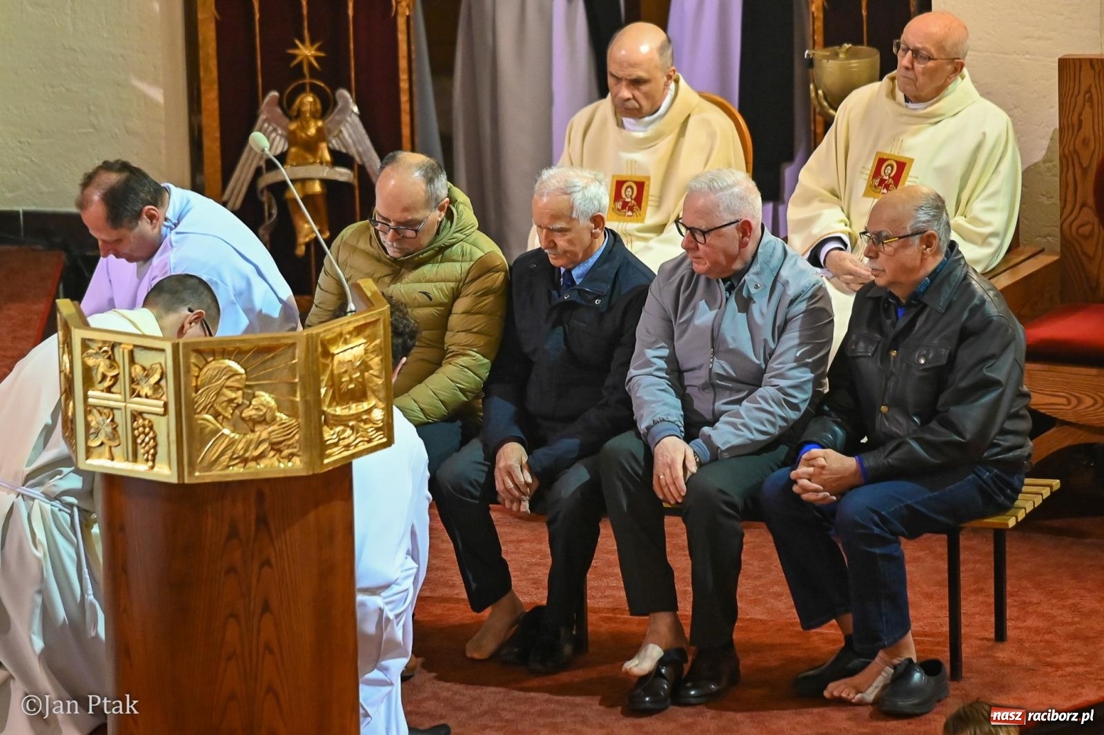 Zdjęcie w galerii na portalu naszraciborz.pl: Wielki Czwartek w kościele NSPJ – początek Triduum Paschalnego [FOTO] wiadomości z regionu