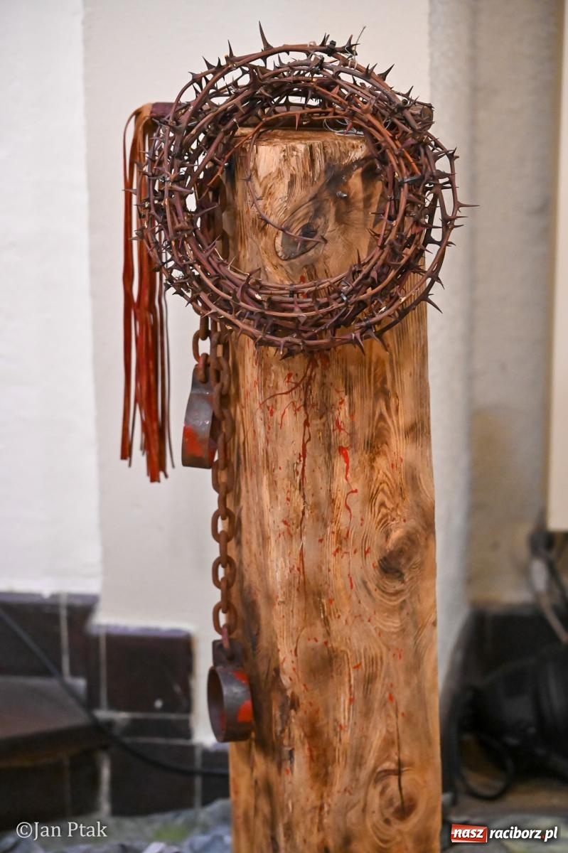 Zdjęcie w galerii na portalu naszraciborz.pl: Wielki Czwartek w kościele NSPJ – początek Triduum Paschalnego [FOTO] wiadomości z regionu