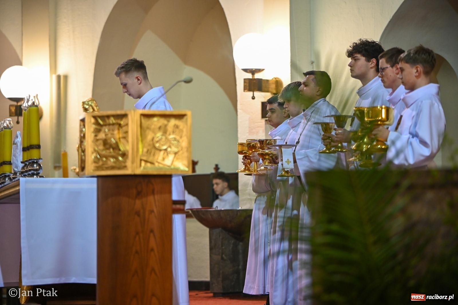 Zdjęcie w galerii na portalu naszraciborz.pl: Wielki Czwartek w kościele NSPJ – początek Triduum Paschalnego [FOTO] wiadomości z regionu