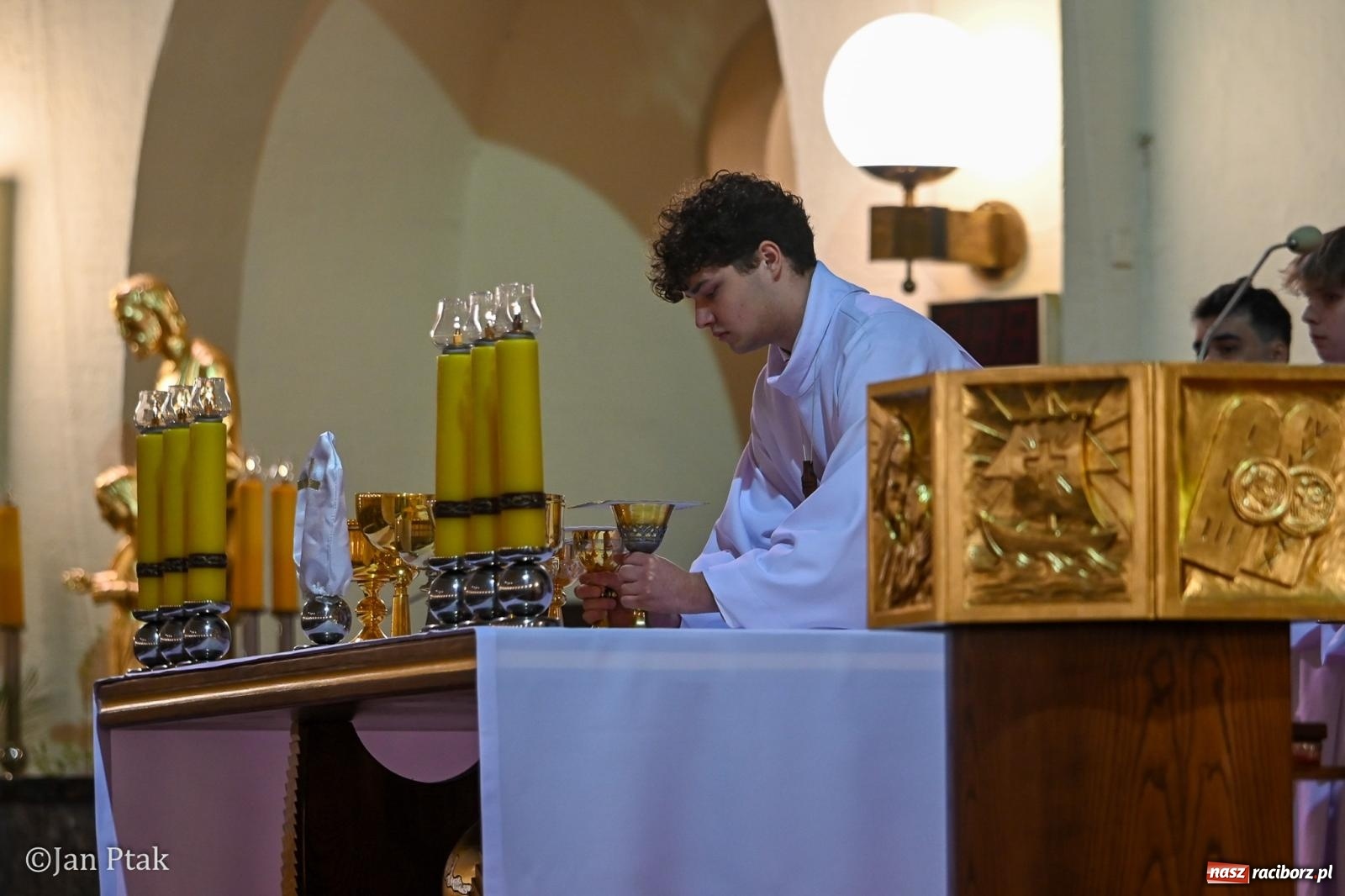 Zdjęcie w galerii na portalu naszraciborz.pl: Wielki Czwartek w kościele NSPJ – początek Triduum Paschalnego [FOTO] wiadomości z regionu