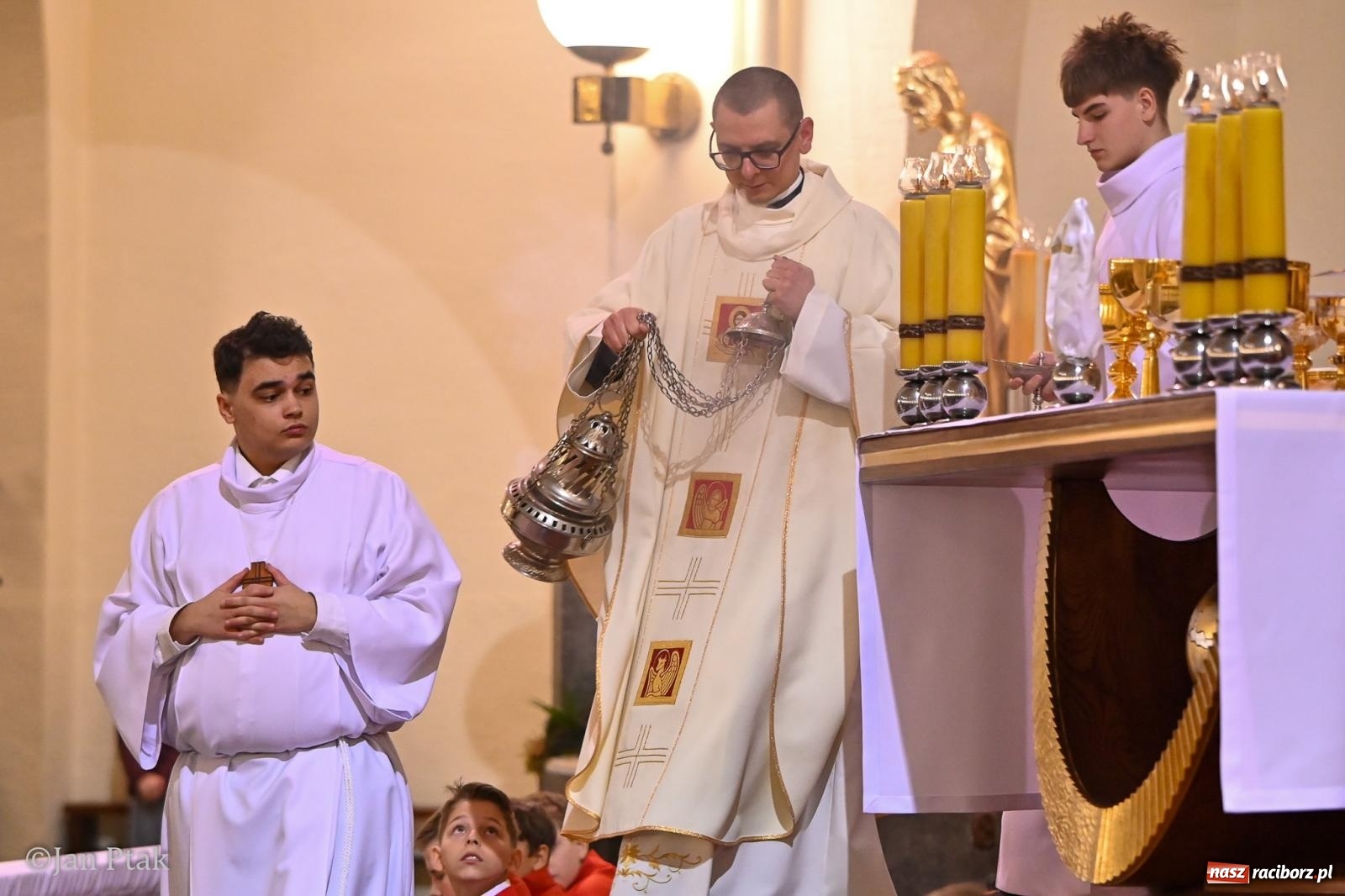 Zdjęcie w galerii na portalu naszraciborz.pl: Wielki Czwartek w kościele NSPJ – początek Triduum Paschalnego [FOTO] wiadomości z regionu