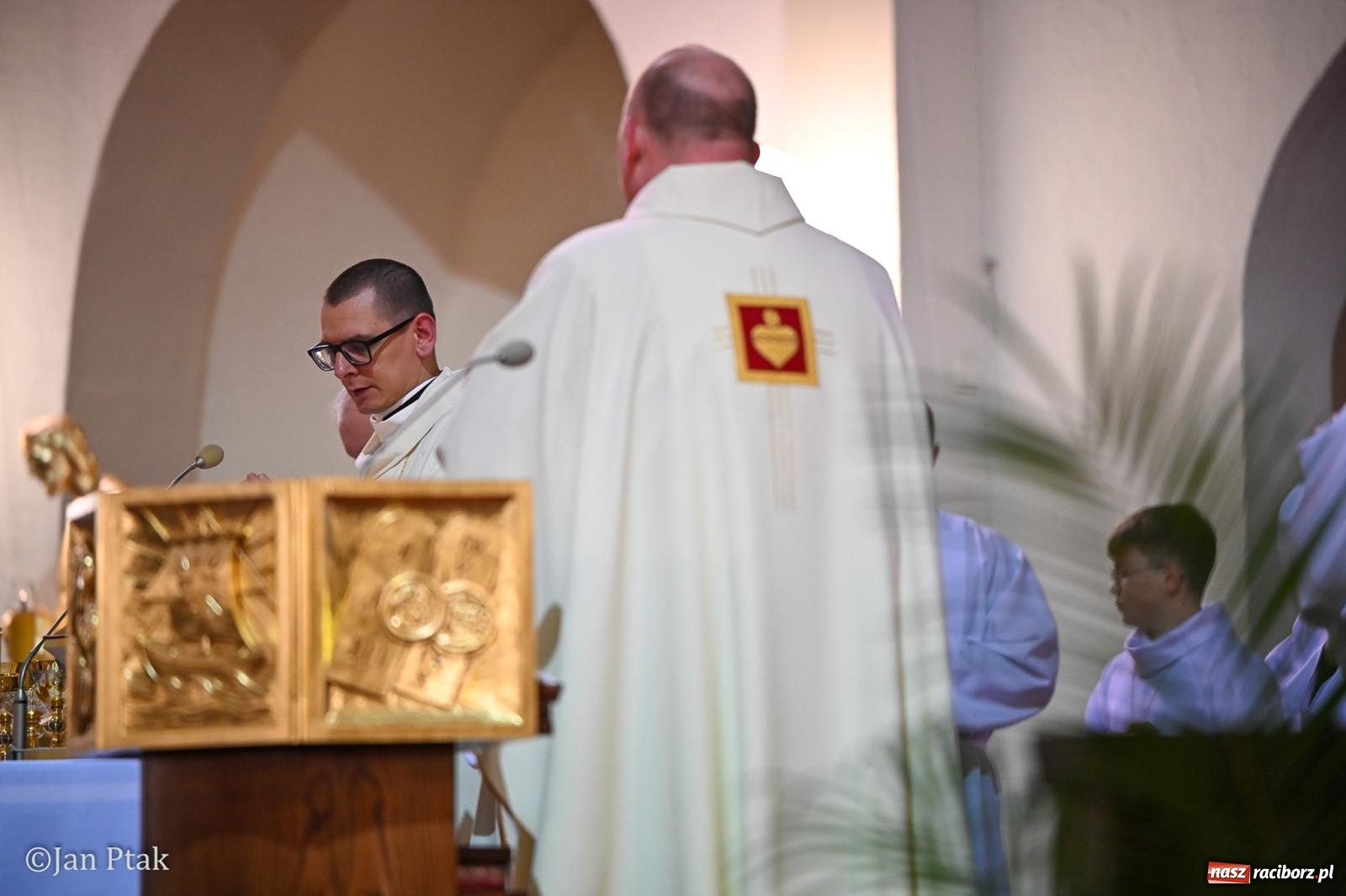 Zdjęcie w galerii na portalu naszraciborz.pl: Wielki Czwartek w kościele NSPJ – początek Triduum Paschalnego [FOTO] wiadomości z regionu