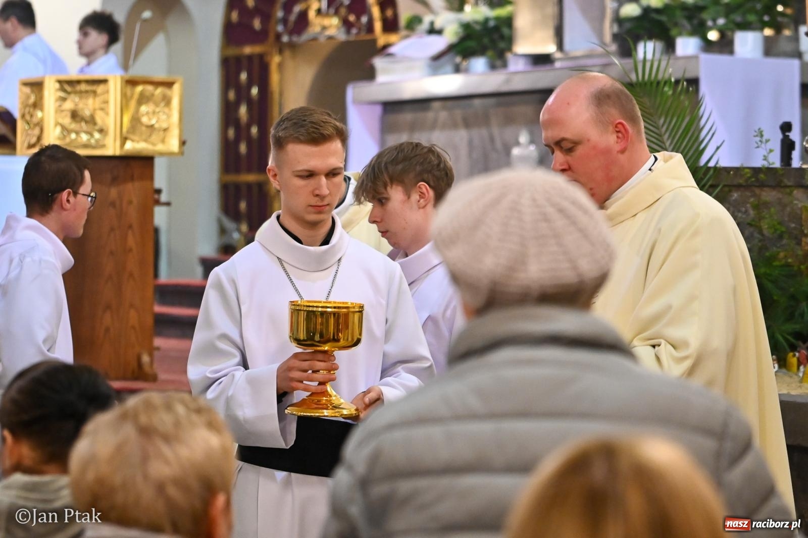 Zdjęcie w galerii na portalu naszraciborz.pl: Wielki Czwartek w kościele NSPJ – początek Triduum Paschalnego [FOTO] wiadomości z regionu