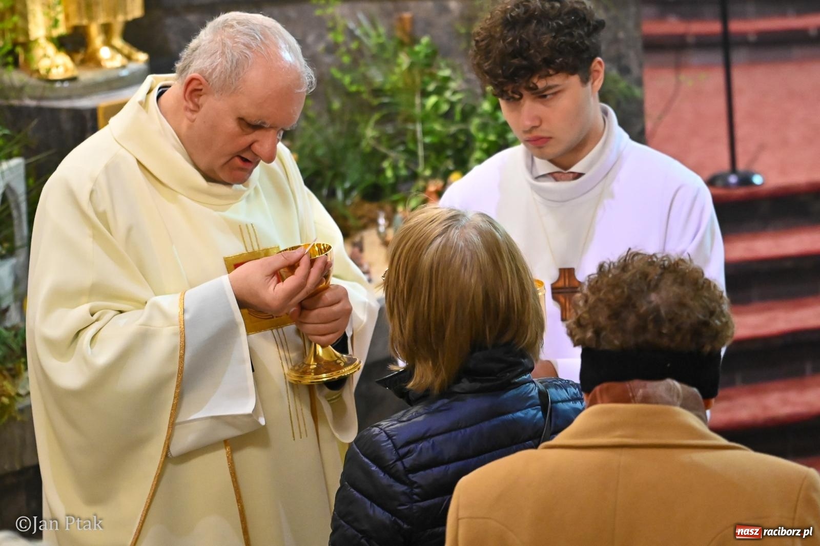 Zdjęcie w galerii na portalu naszraciborz.pl: Wielki Czwartek w kościele NSPJ – początek Triduum Paschalnego [FOTO] wiadomości z regionu