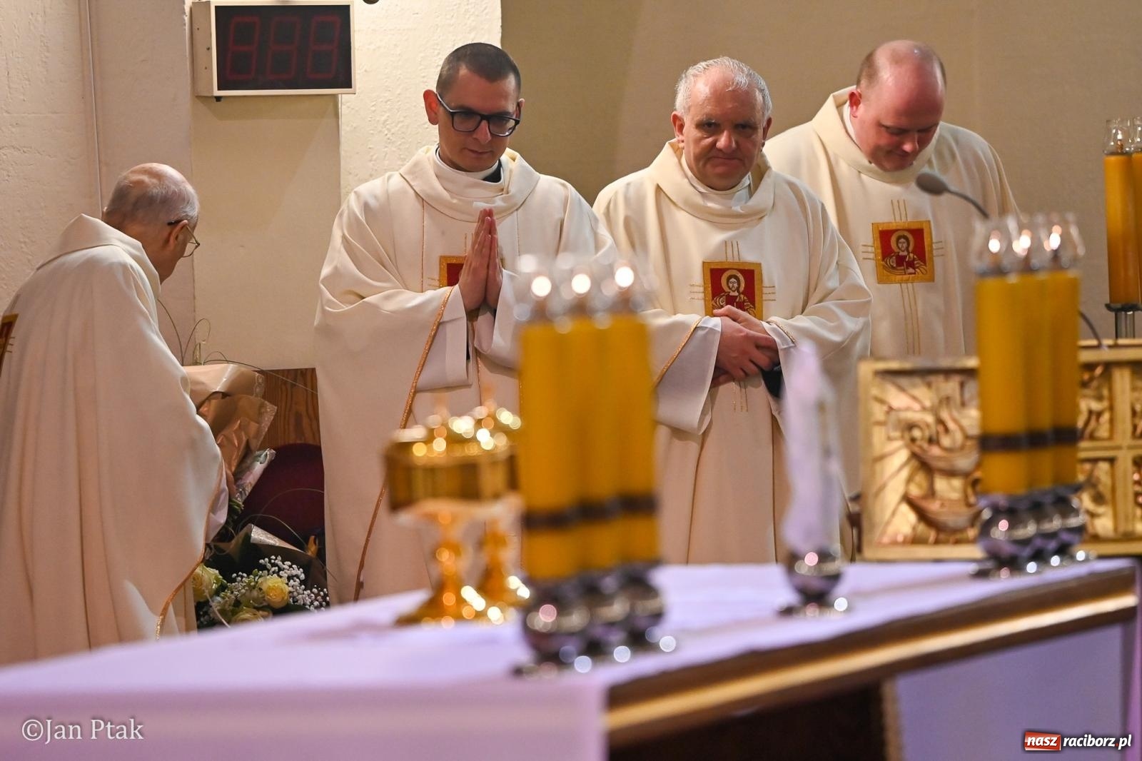 Zdjęcie w galerii na portalu naszraciborz.pl: Wielki Czwartek w kościele NSPJ – początek Triduum Paschalnego [FOTO] wiadomości z regionu