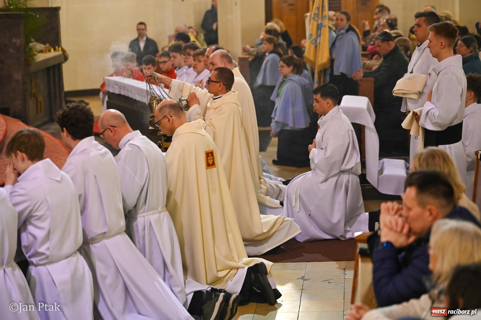 Zdjęcie w galerii na portalu naszraciborz.pl: Wielki Czwartek w kościele NSPJ – początek Triduum Paschalnego [FOTO] wiadomości z regionu