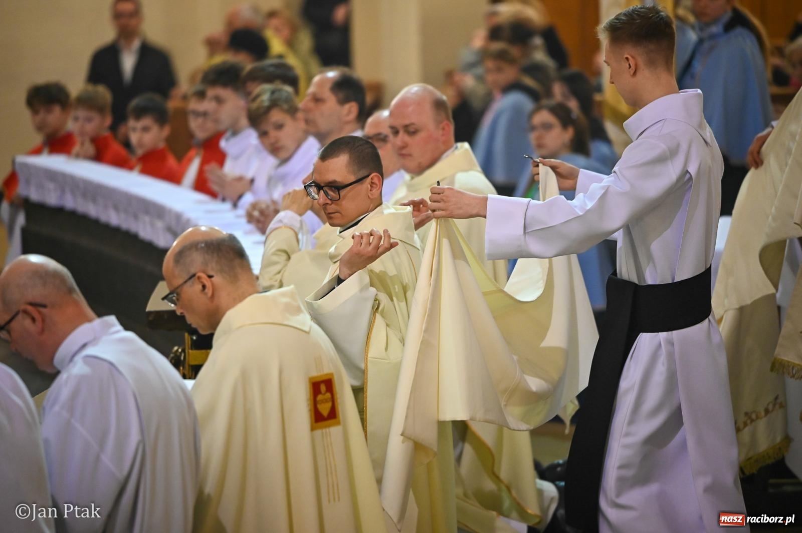 Zdjęcie w galerii na portalu naszraciborz.pl: Wielki Czwartek w kościele NSPJ – początek Triduum Paschalnego [FOTO] wiadomości z regionu