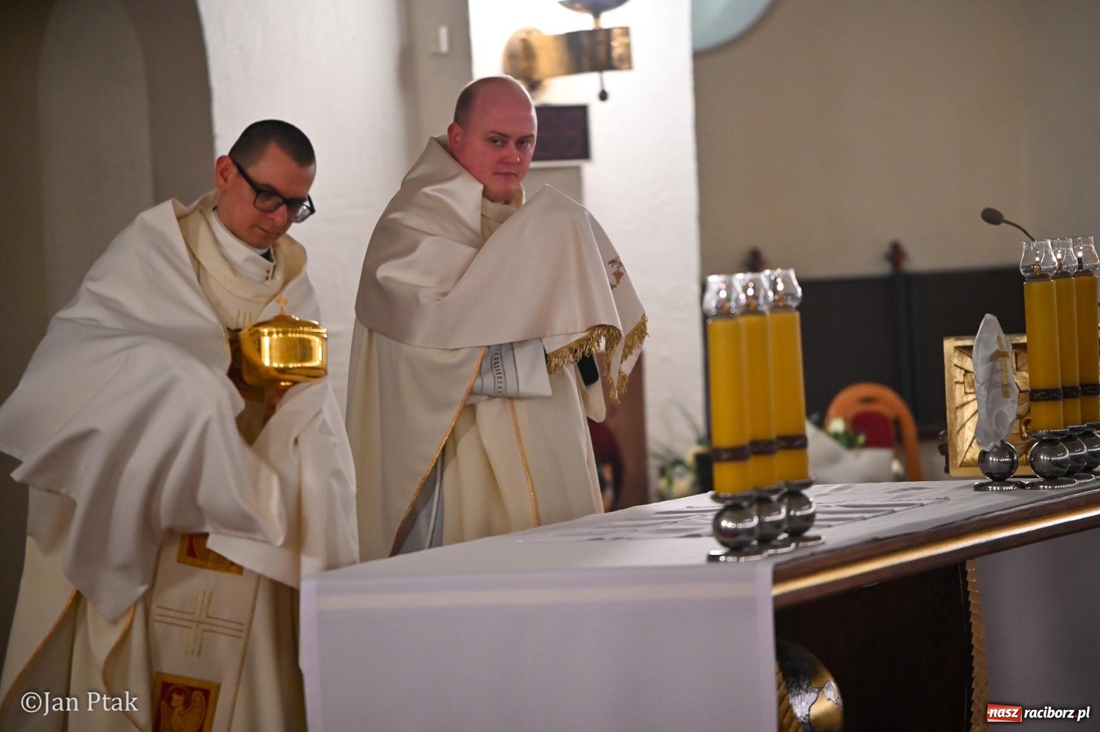 Zdjęcie w galerii na portalu naszraciborz.pl: Wielki Czwartek w kościele NSPJ – początek Triduum Paschalnego [FOTO] wiadomości z regionu