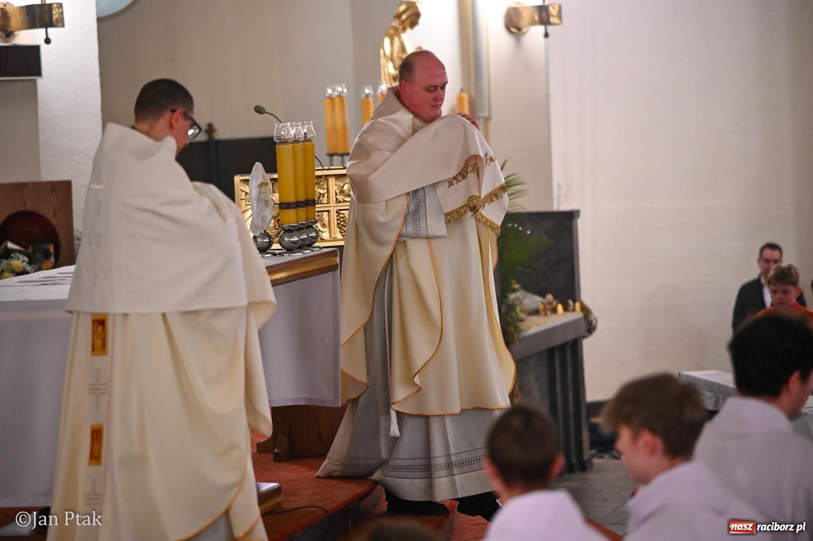 Zdjęcie w galerii na portalu naszraciborz.pl: Wielki Czwartek w kościele NSPJ – początek Triduum Paschalnego [FOTO] wiadomości z regionu