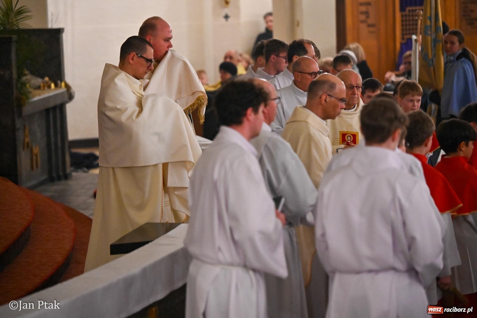 Zdjęcie w galerii na portalu naszraciborz.pl: Wielki Czwartek w kościele NSPJ – początek Triduum Paschalnego [FOTO] wiadomości z regionu