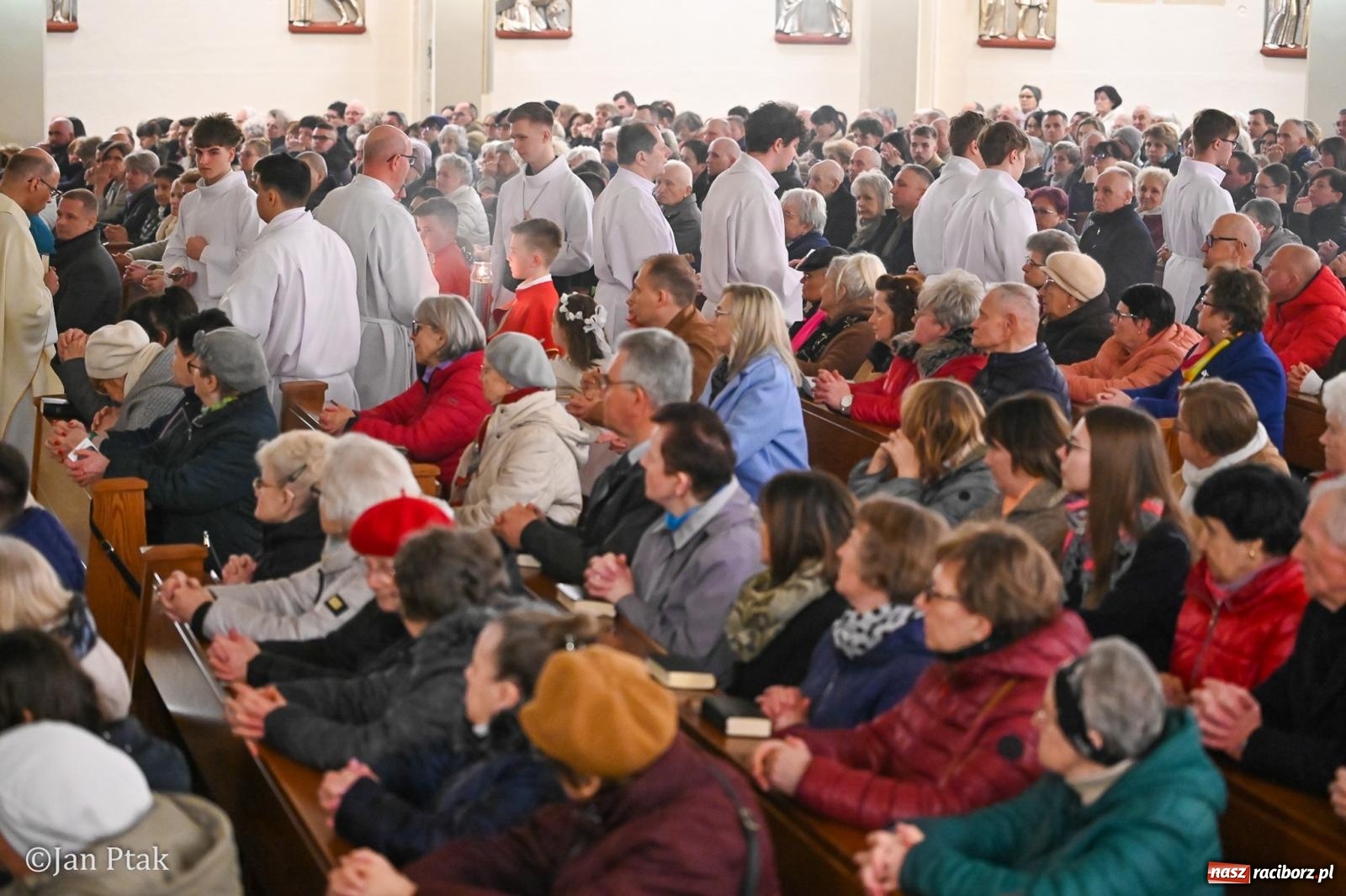 Zdjęcie w galerii na portalu naszraciborz.pl: Wielki Czwartek w kościele NSPJ – początek Triduum Paschalnego [FOTO] wiadomości z regionu