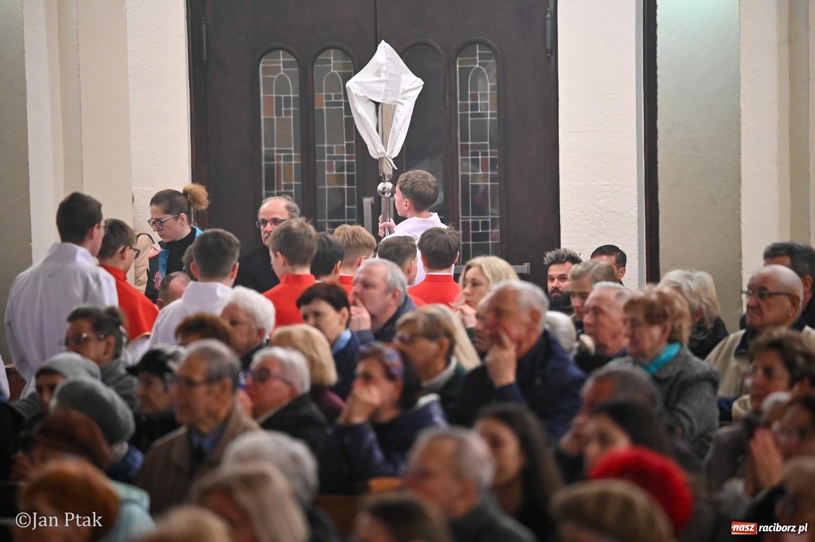 Zdjęcie w galerii na portalu naszraciborz.pl: Wielki Czwartek w kościele NSPJ – początek Triduum Paschalnego [FOTO] wiadomości z regionu