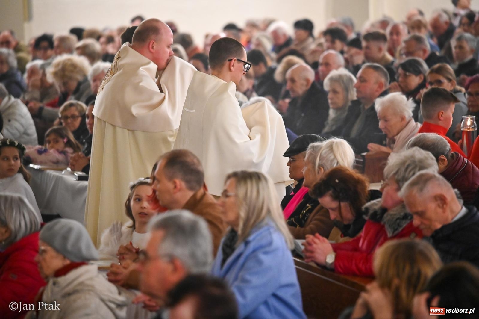 Zdjęcie w galerii na portalu naszraciborz.pl: Wielki Czwartek w kościele NSPJ – początek Triduum Paschalnego [FOTO] wiadomości z regionu