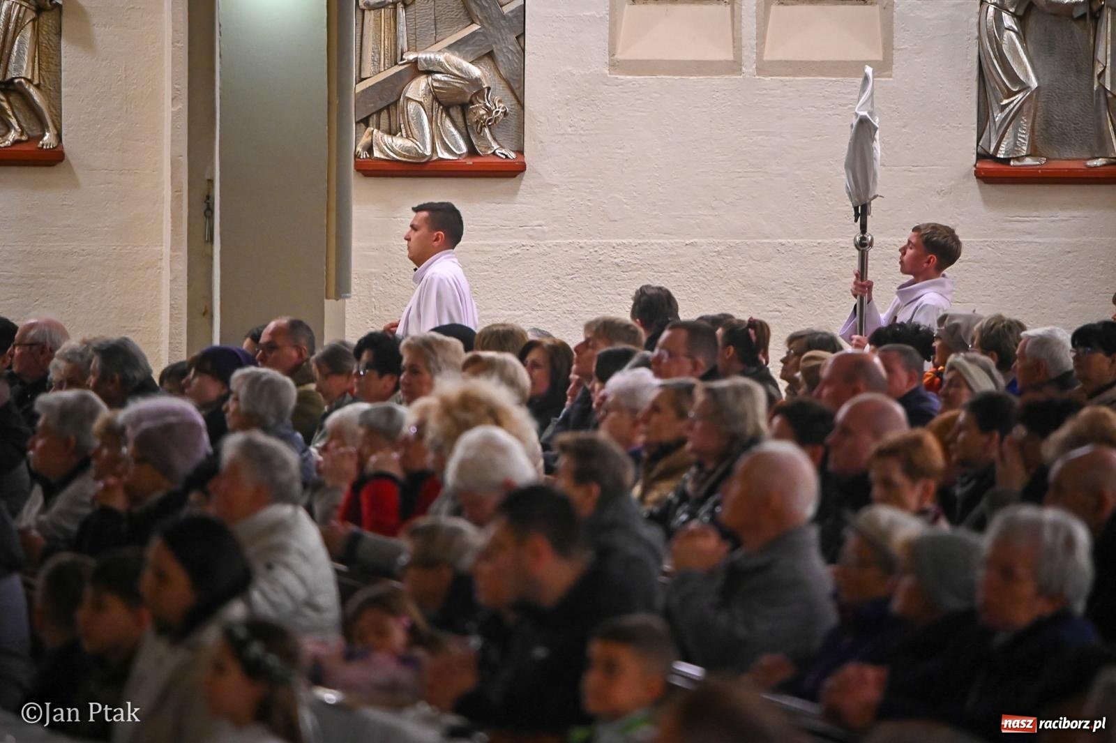 Zdjęcie w galerii na portalu naszraciborz.pl: Wielki Czwartek w kościele NSPJ – początek Triduum Paschalnego [FOTO] wiadomości z regionu