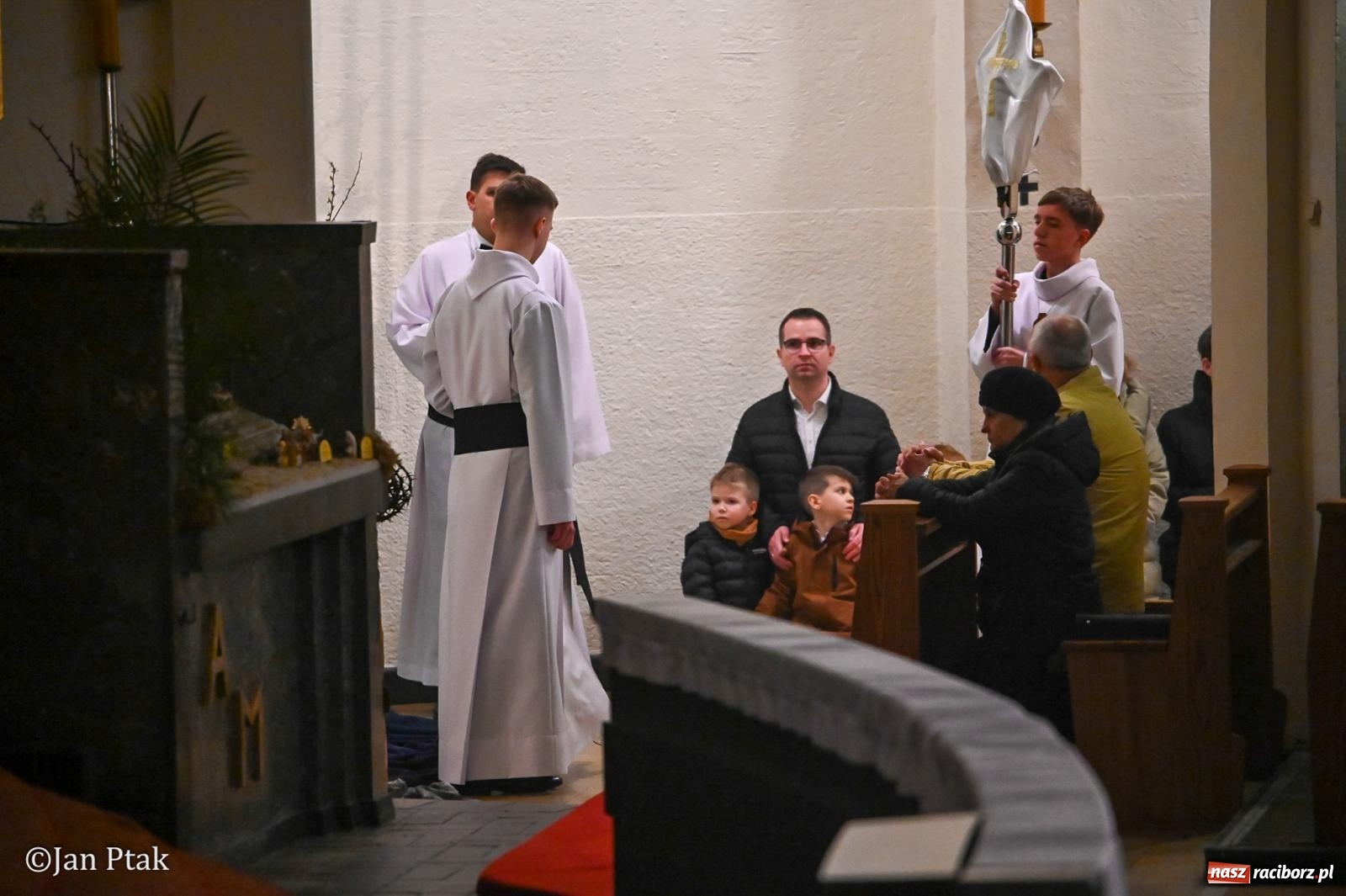 Zdjęcie w galerii na portalu naszraciborz.pl: Wielki Czwartek w kościele NSPJ – początek Triduum Paschalnego [FOTO] wiadomości z regionu