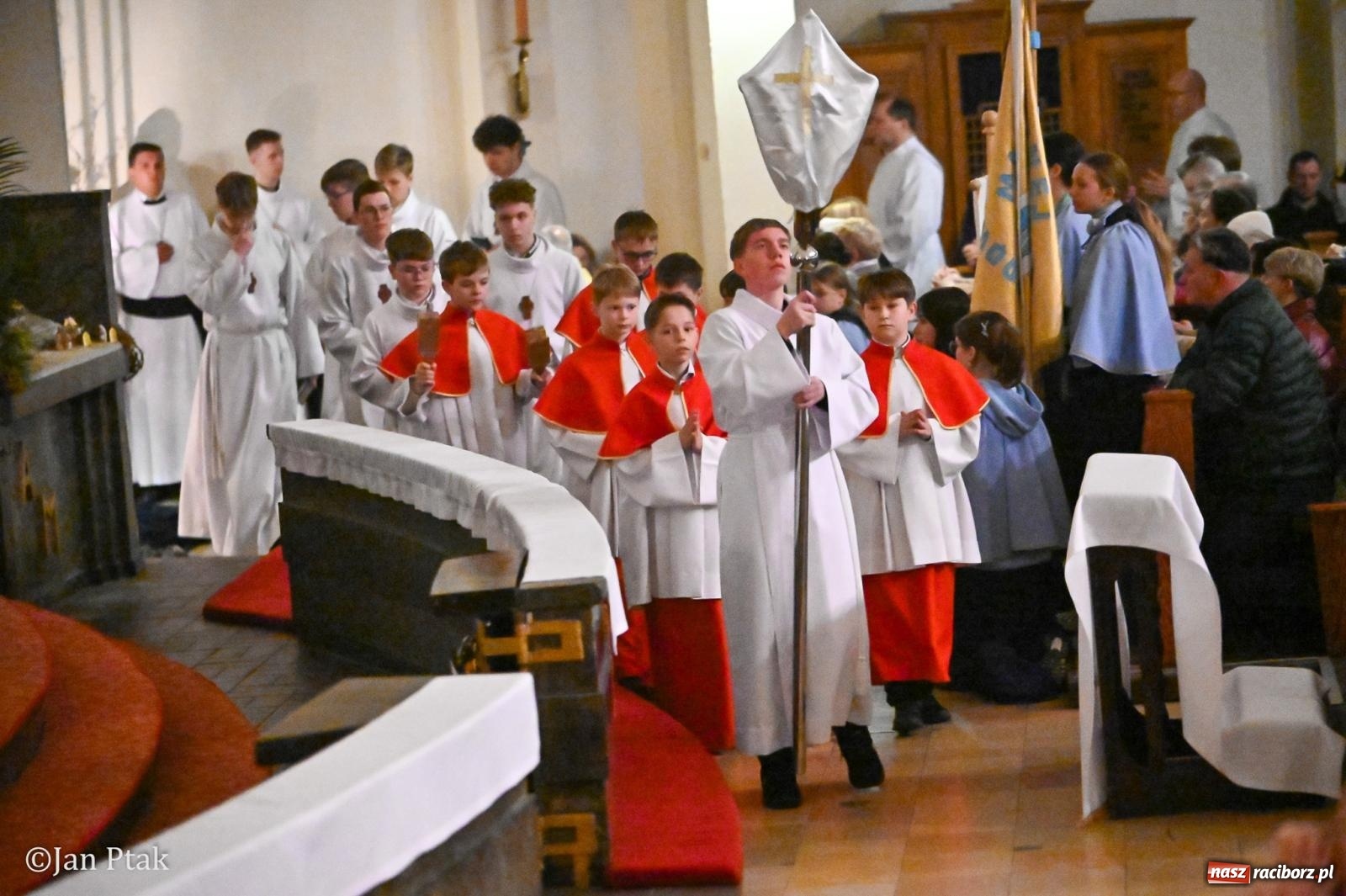 Zdjęcie w galerii na portalu naszraciborz.pl: Wielki Czwartek w kościele NSPJ – początek Triduum Paschalnego [FOTO] wiadomości z regionu