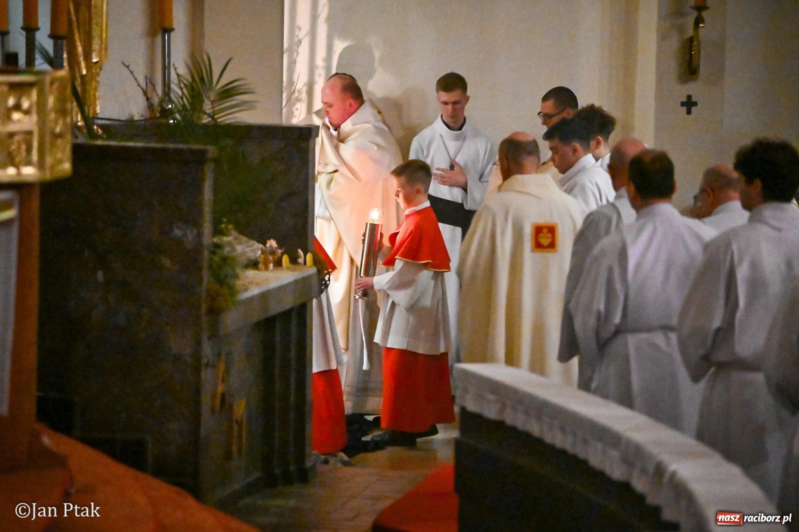 Zdjęcie w galerii na portalu naszraciborz.pl: Wielki Czwartek w kościele NSPJ – początek Triduum Paschalnego [FOTO] wiadomości z regionu