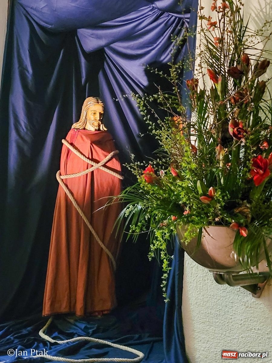Zdjęcie w galerii na portalu naszraciborz.pl: Wielki Czwartek w kościele NSPJ – początek Triduum Paschalnego [FOTO] wiadomości z regionu