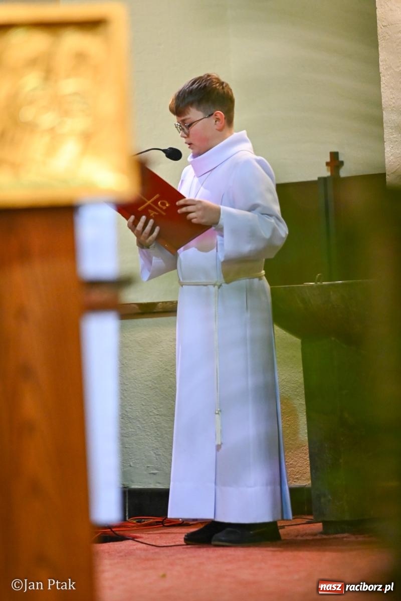 Zdjęcie w galerii na portalu naszraciborz.pl: Wielki Czwartek w kościele NSPJ – początek Triduum Paschalnego [FOTO] wiadomości z regionu