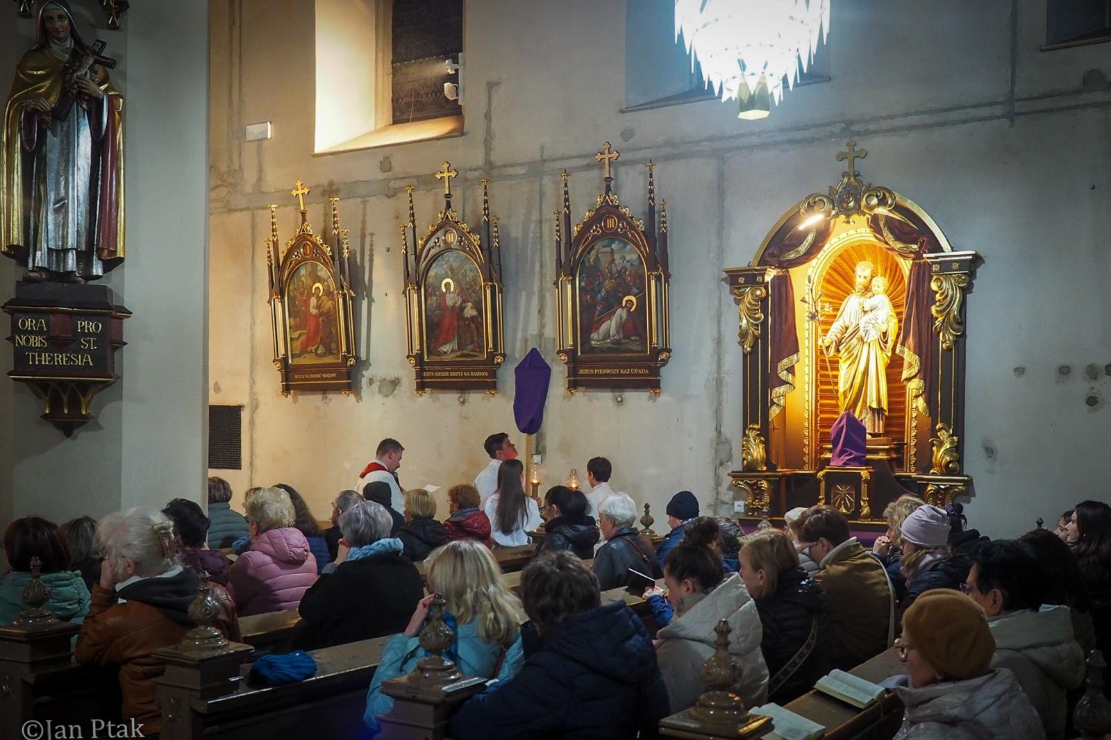 Zdjęcie w galerii na portalu naszraciborz.pl: Wielki Piątek – dzień ciszy, refleksji i zadumy [FOTO] wiadomości z regionu