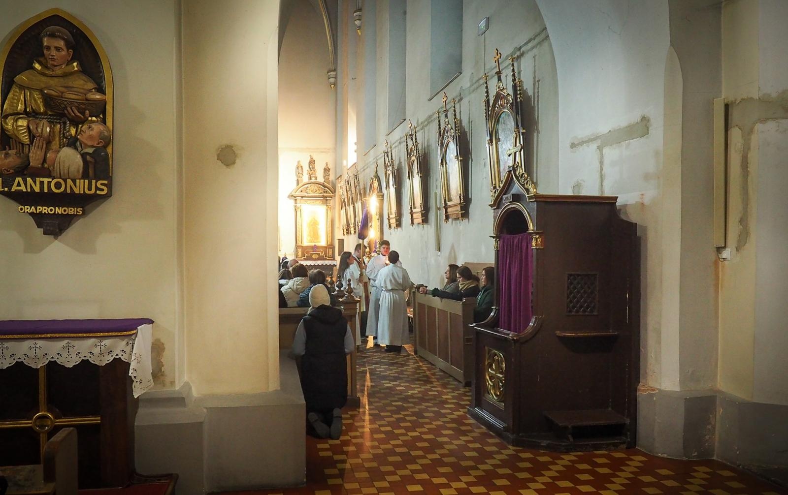 Zdjęcie w galerii na portalu naszraciborz.pl: Wielki Piątek – dzień ciszy, refleksji i zadumy [FOTO] wiadomości z regionu