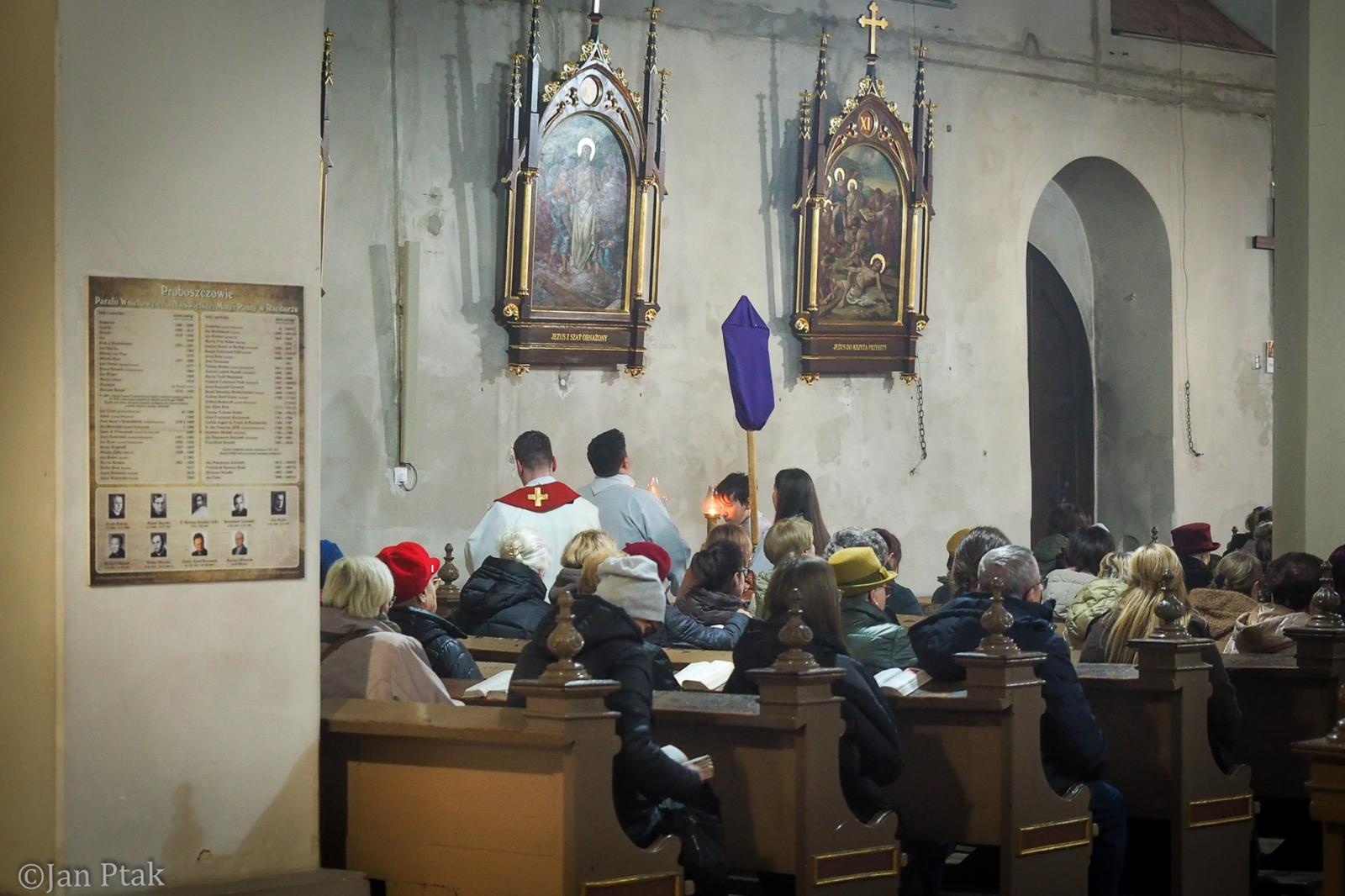 Zdjęcie w galerii na portalu naszraciborz.pl: Wielki Piątek – dzień ciszy, refleksji i zadumy [FOTO] wiadomości z regionu