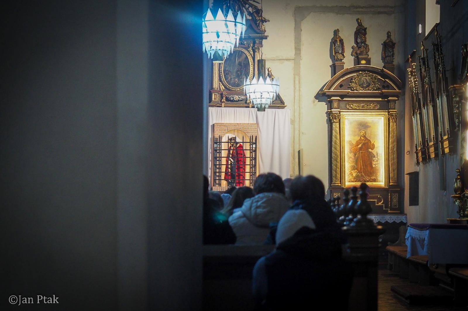 Zdjęcie w galerii na portalu naszraciborz.pl: Wielki Piątek – dzień ciszy, refleksji i zadumy [FOTO] wiadomości z regionu