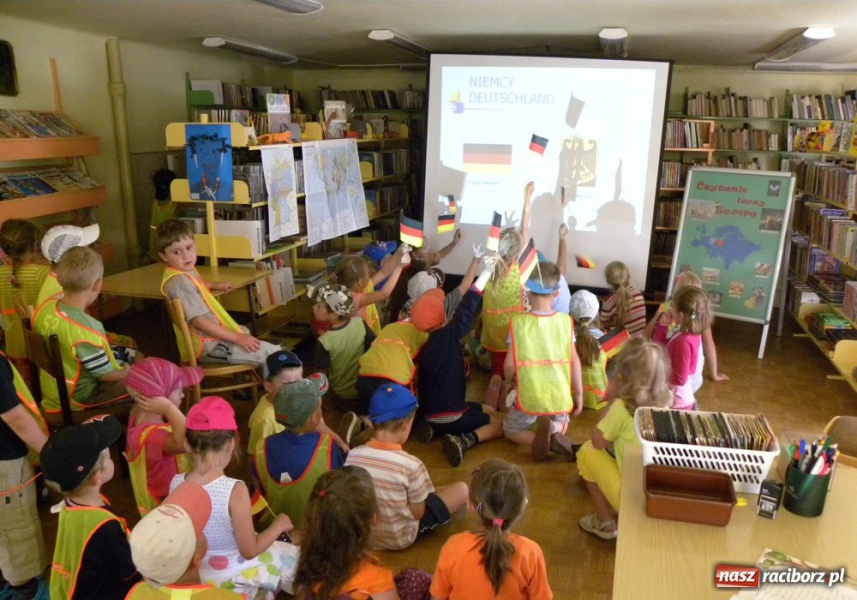 Zdjęcie w galerii na portalu naszraciborz.pl: Czytanie łączy Europę wiadomości z regionu