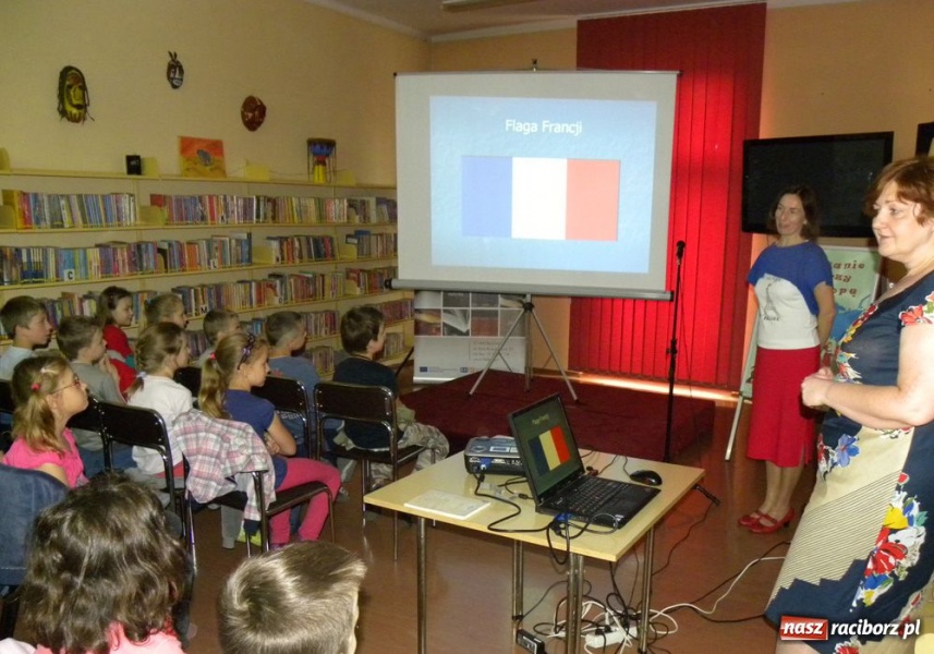 Zdjęcie w galerii na portalu naszraciborz.pl: Czytanie łączy Europę wiadomości z regionu