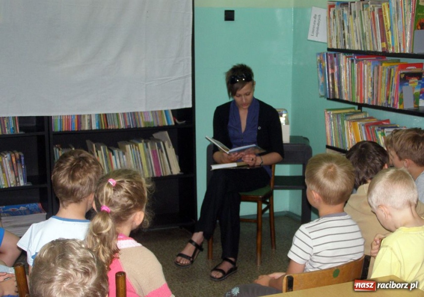 Zdjęcie w galerii na portalu naszraciborz.pl: Czytanie łączy Europę wiadomości z regionu