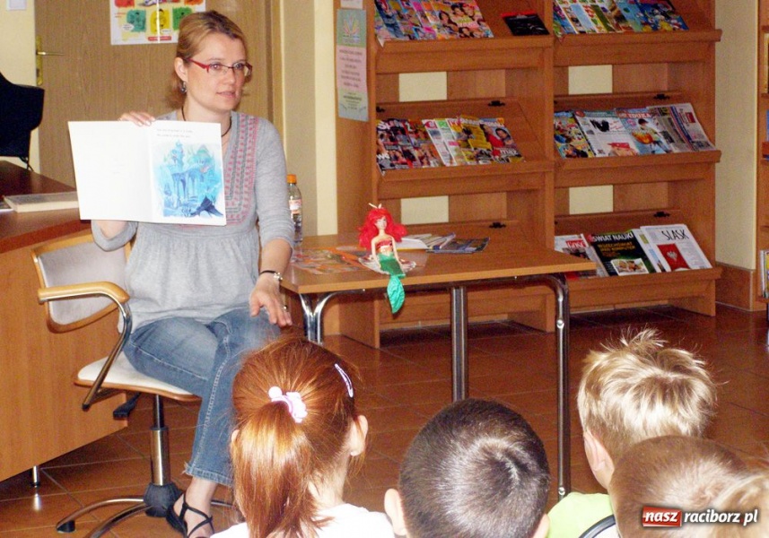 Zdjęcie w galerii na portalu naszraciborz.pl: Czytanie łączy Europę wiadomości z regionu