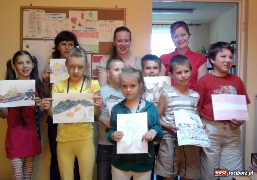 Zdjęcie w galerii na portalu naszraciborz.pl: Czytanie łączy Europę wiadomości z regionu