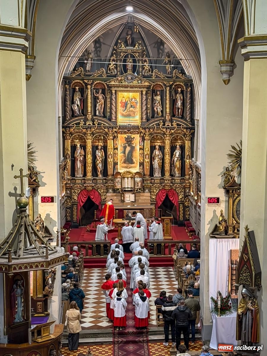 Zdjęcie w galerii na portalu naszraciborz.pl: Liturgia Wielkiego Piątku w sercu Raciborza [FOTO i WIDEO] wiadomości z regionu