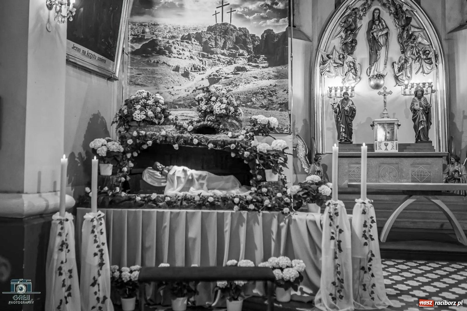 Zdjęcie w galerii na portalu naszraciborz.pl: Liturgia Wielkiego Piątku w sercu Raciborza [FOTO i WIDEO] wiadomości z regionu