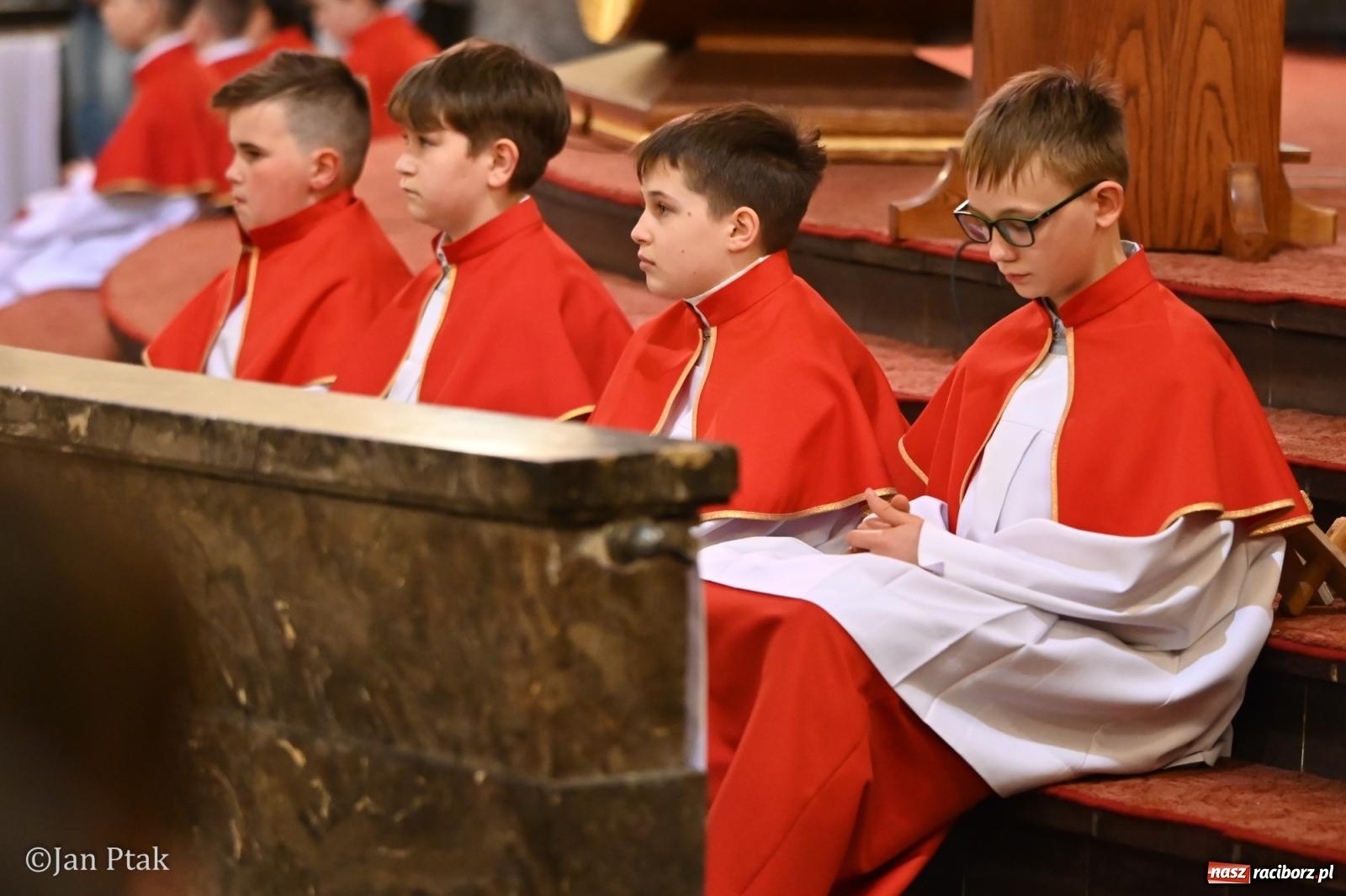 Zdjęcie w galerii na portalu naszraciborz.pl: Obrzędy Wielkiego Piątku w centrum największej parafii Raciborza wiadomości z regionu