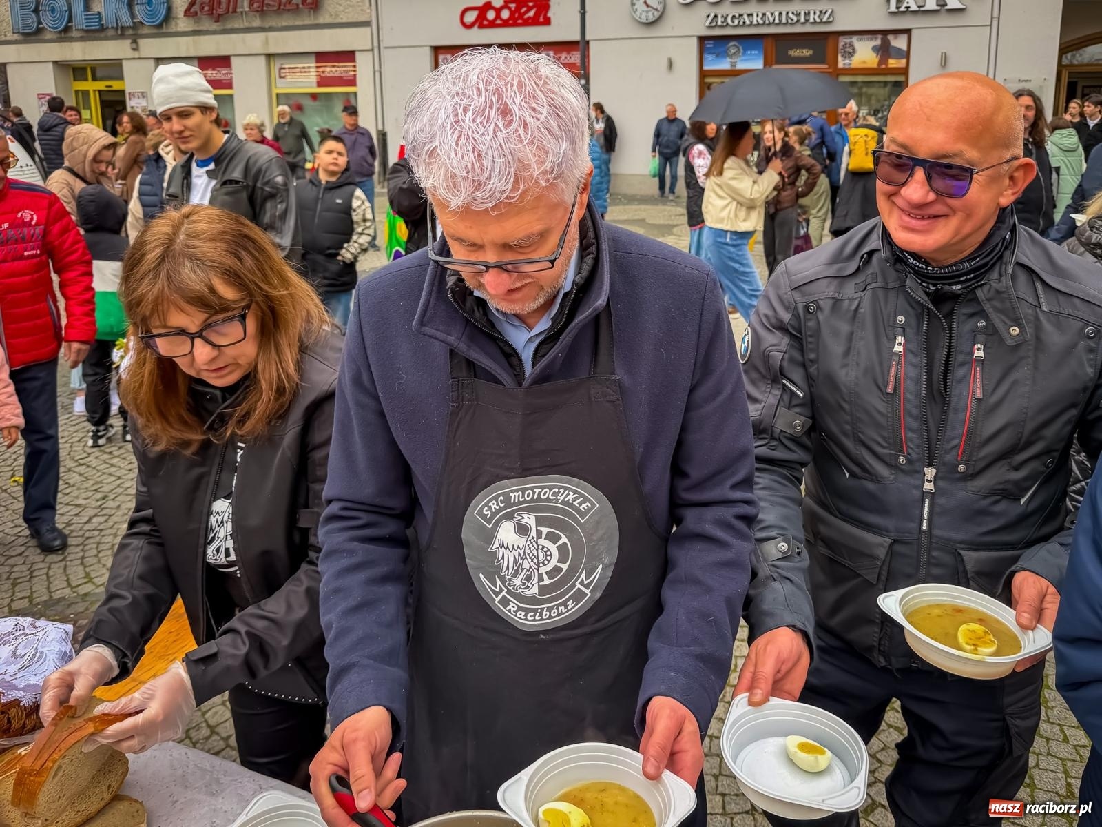 Zdjęcie w galerii na portalu naszraciborz.pl: Święcenie pokarmów wielkanocnych na raciborskim rynku [FOTO i WIDEO] wiadomości z regionu