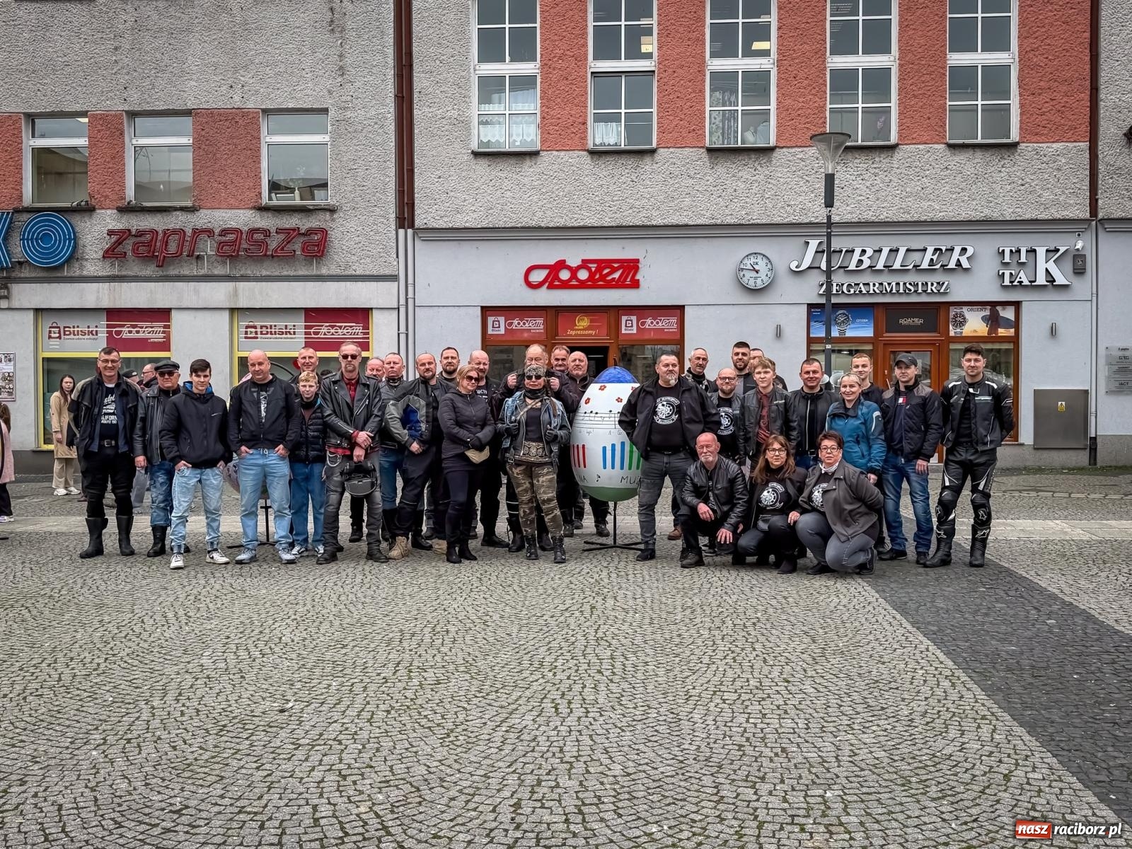 Zdjęcie w galerii na portalu naszraciborz.pl: Święcenie pokarmów wielkanocnych na raciborskim rynku [FOTO i WIDEO] wiadomości z regionu