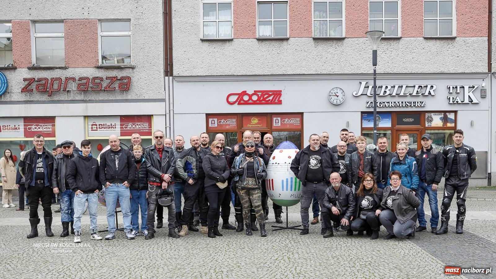 Zdjęcie w galerii na portalu naszraciborz.pl: Święcenie pokarmów wielkanocnych na raciborskim rynku [FOTO i WIDEO] wiadomości z regionu