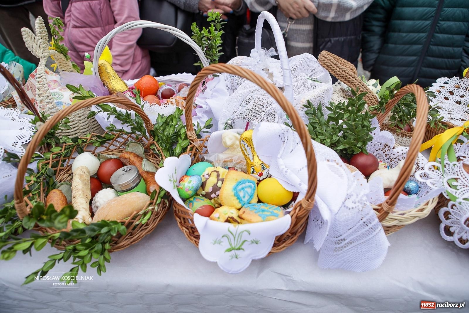 Zdjęcie w galerii na portalu naszraciborz.pl: Święcenie pokarmów wielkanocnych na raciborskim rynku [FOTO i WIDEO] wiadomości z regionu