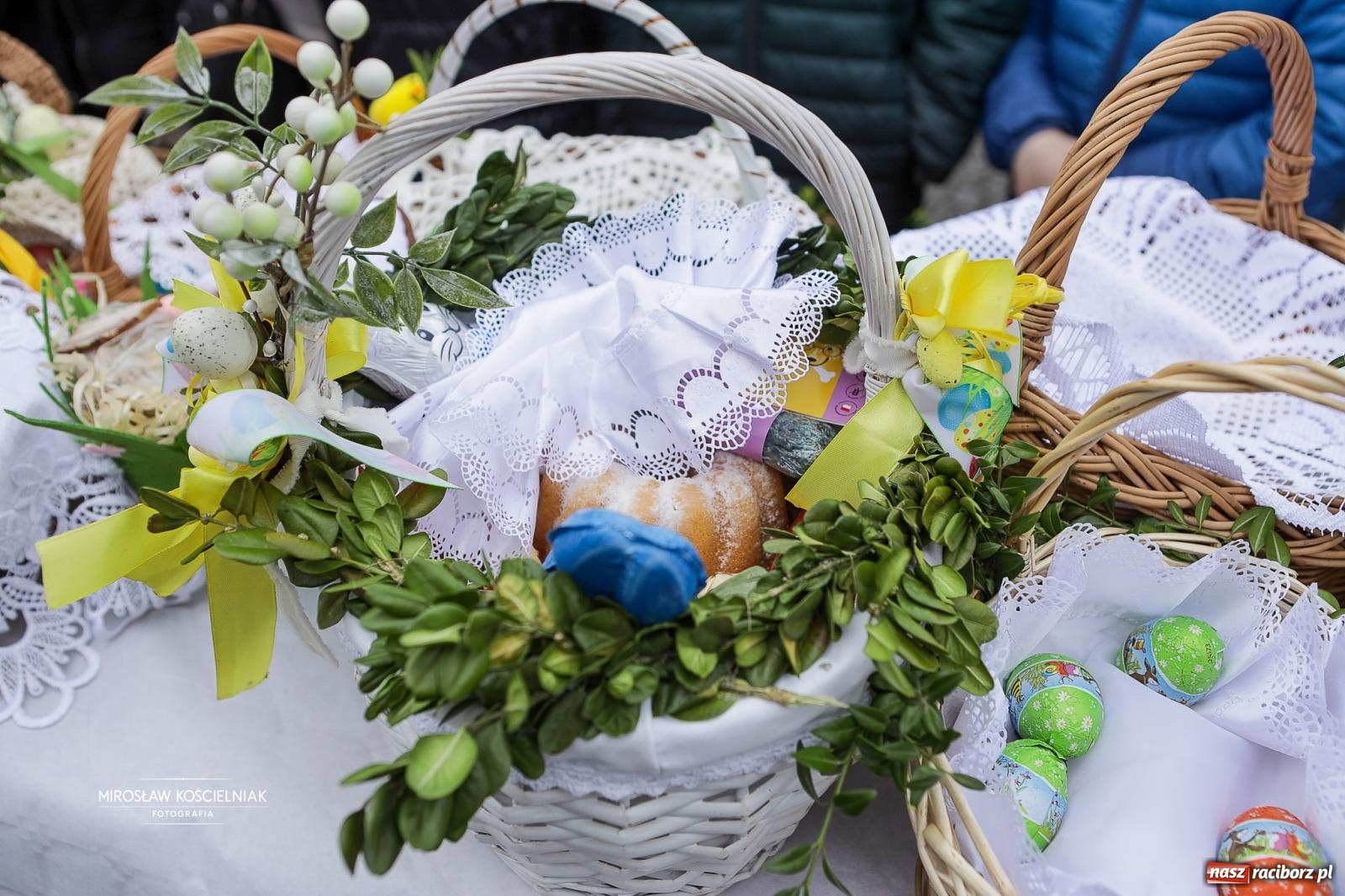Zdjęcie w galerii na portalu naszraciborz.pl: Święcenie pokarmów wielkanocnych na raciborskim rynku [FOTO i WIDEO] wiadomości z regionu