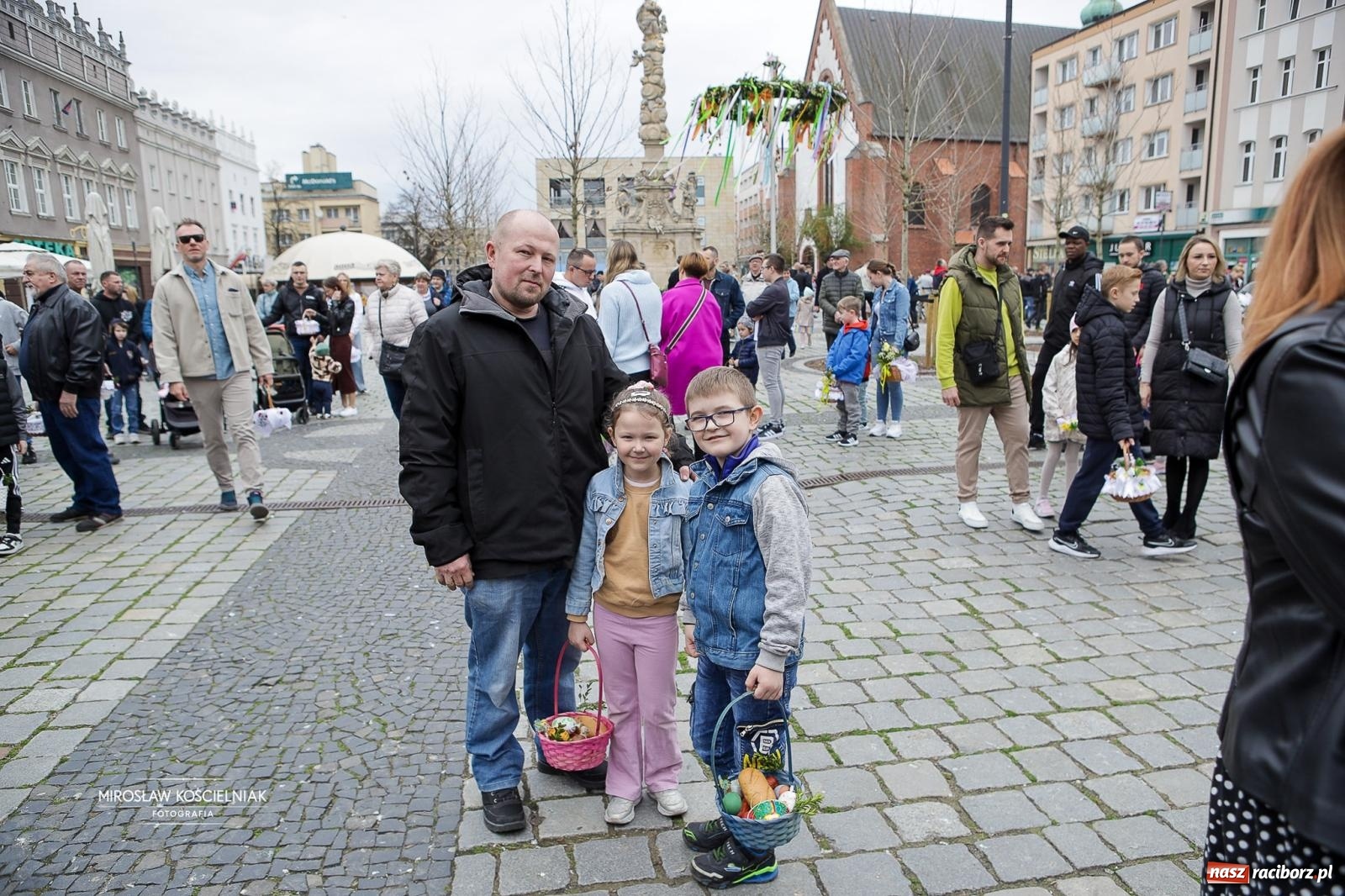 Zdjęcie w galerii na portalu naszraciborz.pl: Święcenie pokarmów wielkanocnych na raciborskim rynku [FOTO i WIDEO] wiadomości z regionu