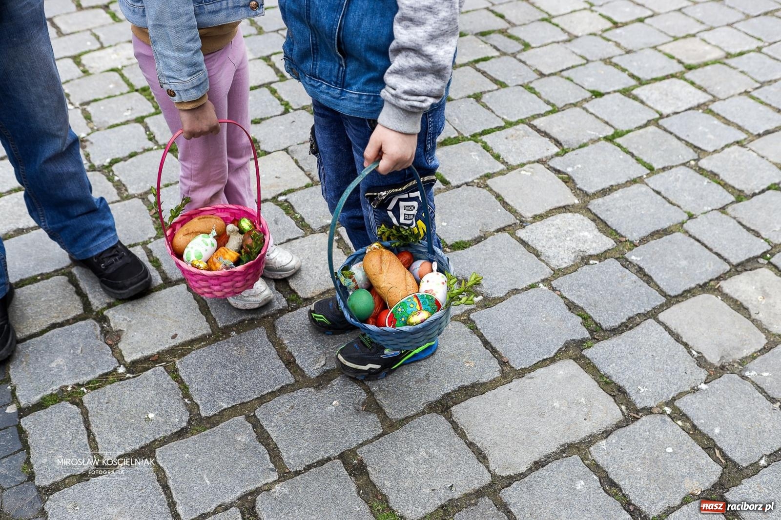 Zdjęcie w galerii na portalu naszraciborz.pl: Święcenie pokarmów wielkanocnych na raciborskim rynku [FOTO i WIDEO] wiadomości z regionu