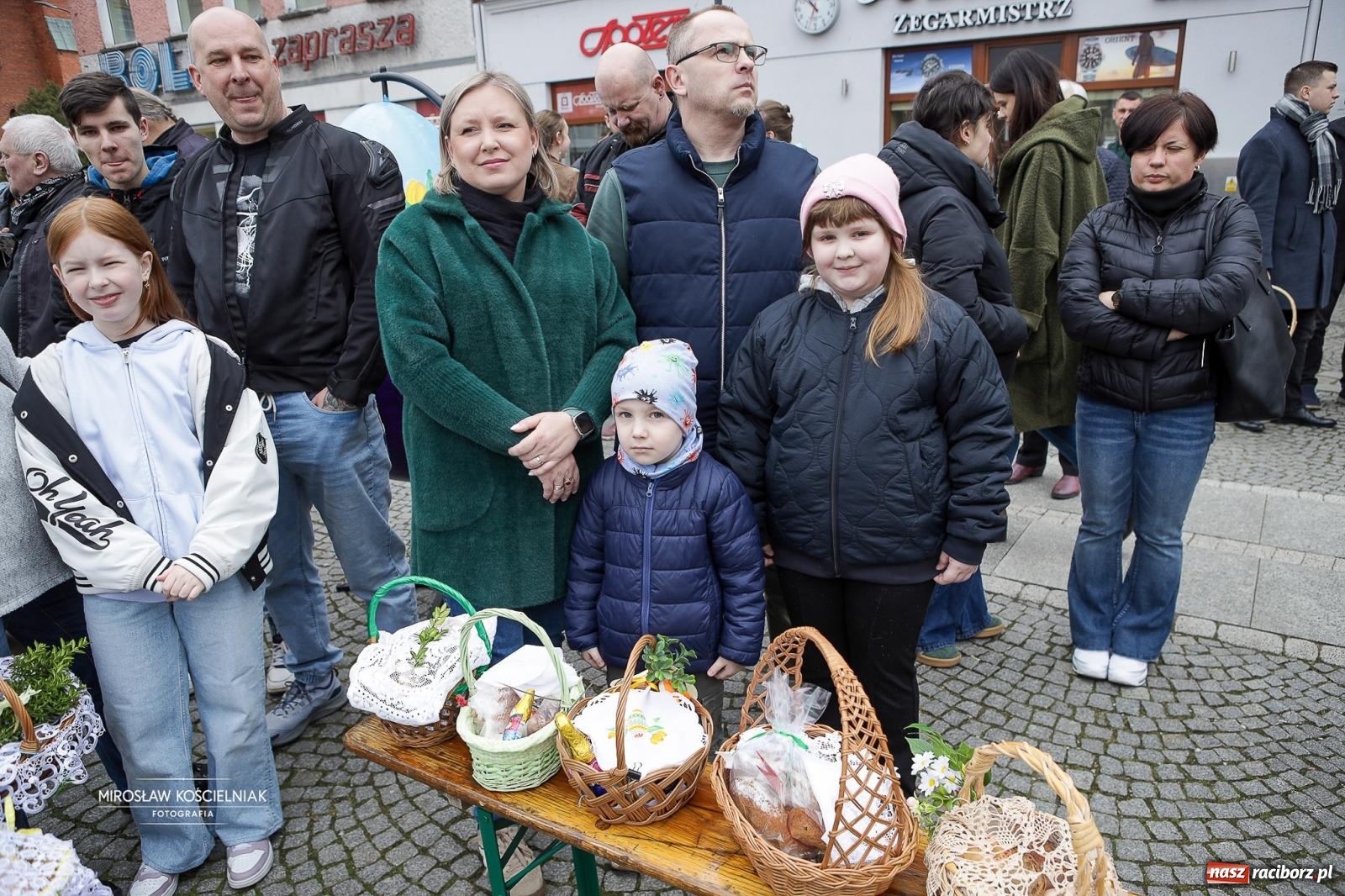 Zdjęcie w galerii na portalu naszraciborz.pl: Święcenie pokarmów wielkanocnych na raciborskim rynku [FOTO i WIDEO] wiadomości z regionu