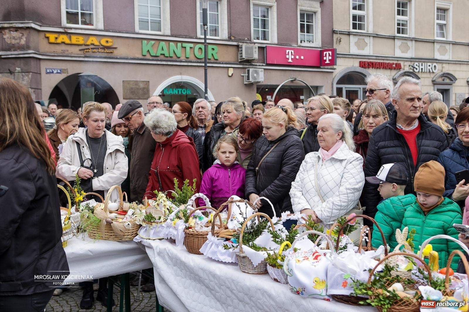 Zdjęcie w galerii na portalu naszraciborz.pl: Święcenie pokarmów wielkanocnych na raciborskim rynku [FOTO i WIDEO] wiadomości z regionu